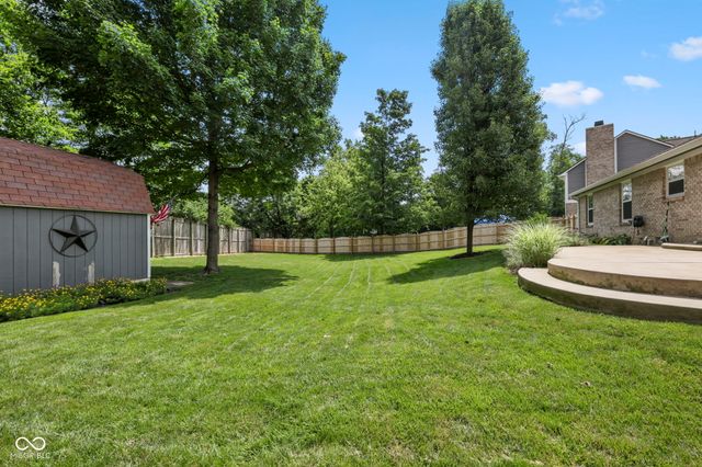 1223 Stave Oak Court, Beech Grove, IN 46107