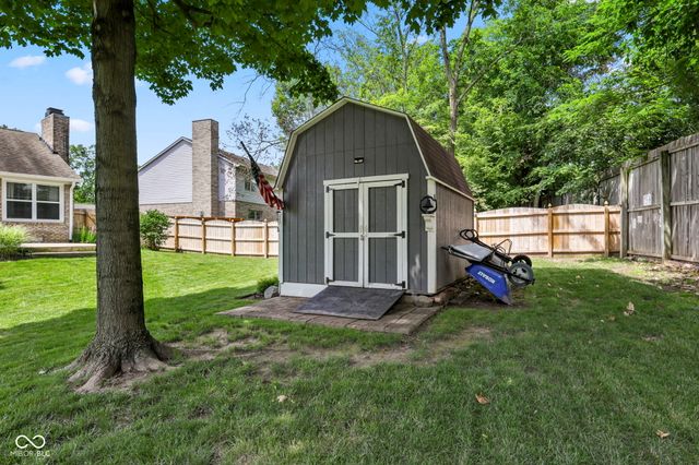 1223 Stave Oak Court, Beech Grove, IN 46107