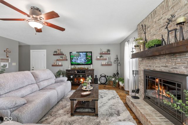 1223 Stave Oak Court, Beech Grove, IN 46107