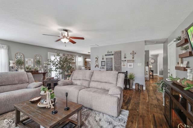 1223 Stave Oak Court, Beech Grove, IN 46107