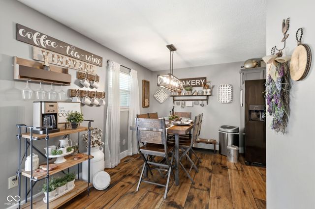 1223 Stave Oak Court, Beech Grove, IN 46107