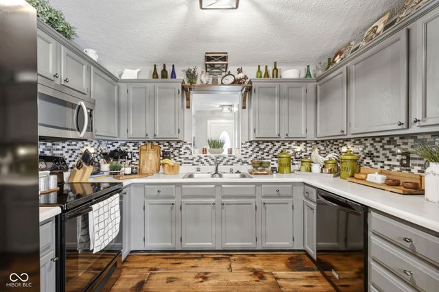 1223 Stave Oak Court, Beech Grove, IN 46107