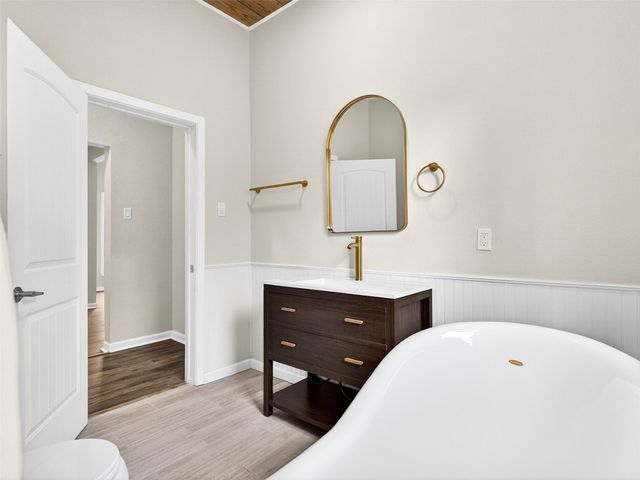 403 S Willomet Avenue, Dallas, TX 75208