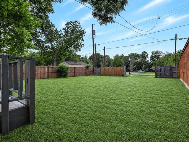 403 S Willomet Avenue, Dallas, TX 75208