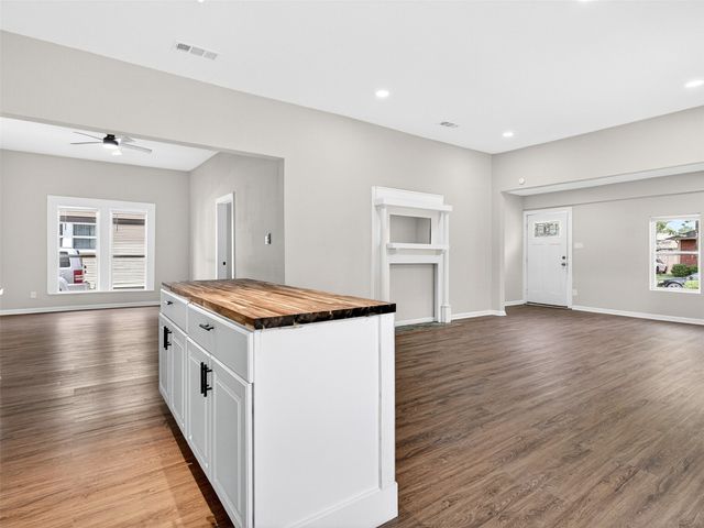 403 S Willomet Avenue, Dallas, TX 75208
