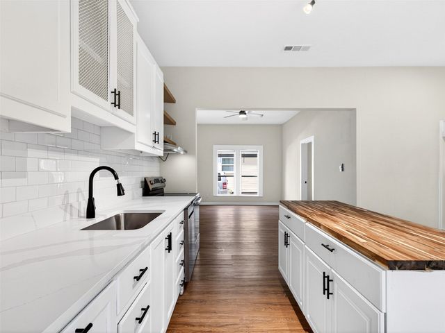 403 S Willomet Avenue, Dallas, TX 75208
