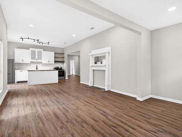 403 S Willomet Avenue, Dallas, TX 75208