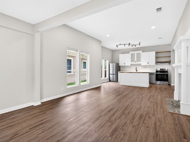 403 S Willomet Avenue, Dallas, TX 75208