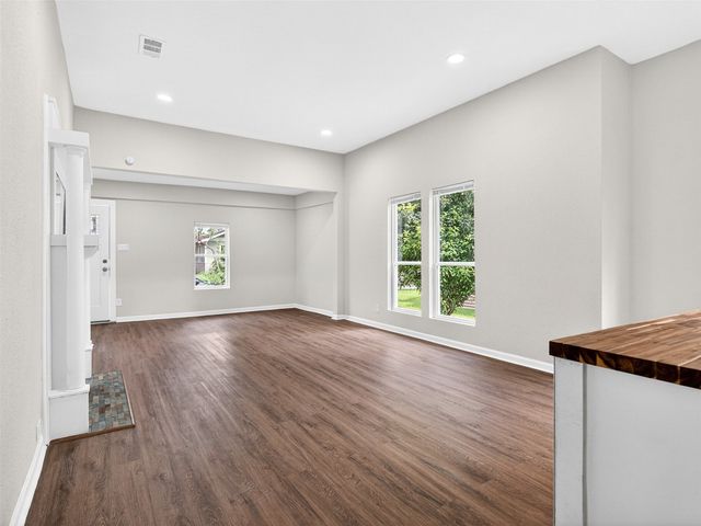 403 S Willomet Avenue, Dallas, TX 75208