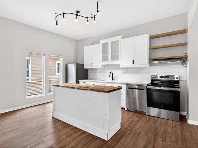 403 S Willomet Avenue, Dallas, TX 75208