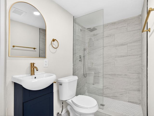 403 S Willomet Avenue, Dallas, TX 75208