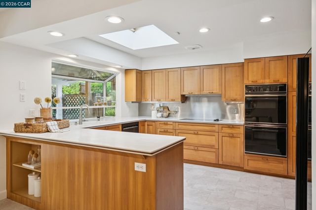 130 Greenway Dr, Walnut Creek, CA 94596