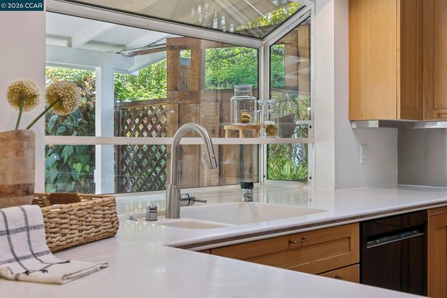 130 Greenway Dr, Walnut Creek, CA 94596