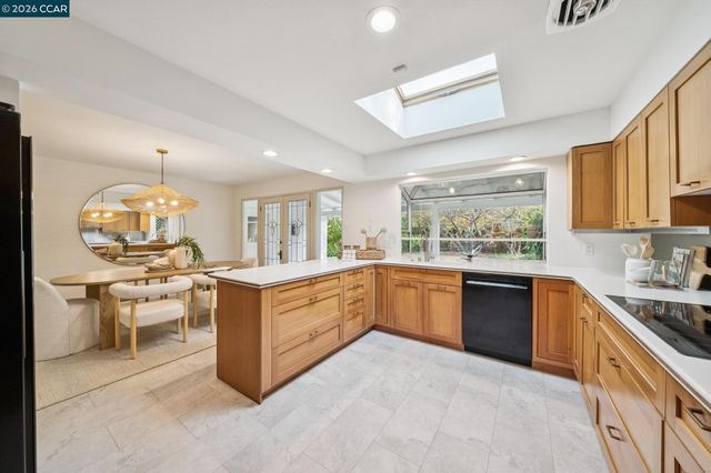 130 Greenway Dr, Walnut Creek, CA 94596