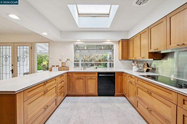 130 Greenway Dr, Walnut Creek, CA 94596