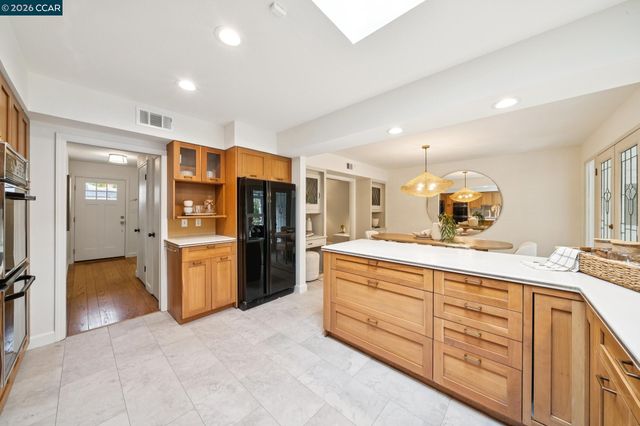 130 Greenway Dr, Walnut Creek, CA 94596