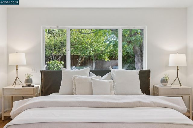 130 Greenway Dr, Walnut Creek, CA 94596