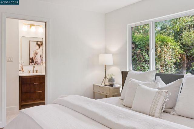 130 Greenway Dr, Walnut Creek, CA 94596