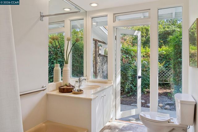 130 Greenway Dr, Walnut Creek, CA 94596