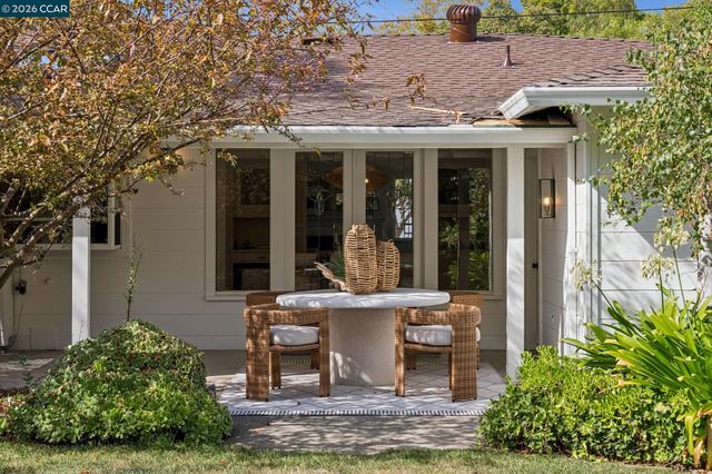 130 Greenway Dr, Walnut Creek, CA 94596