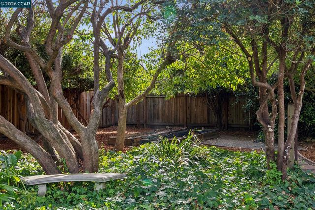130 Greenway Dr, Walnut Creek, CA 94596