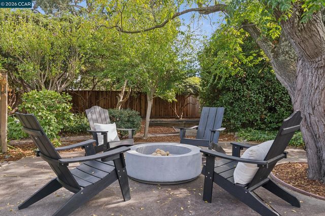 130 Greenway Dr, Walnut Creek, CA 94596