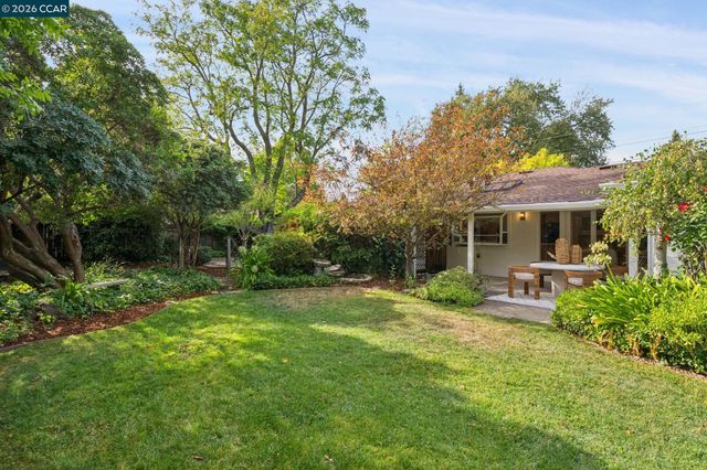 130 Greenway Dr, Walnut Creek, CA 94596