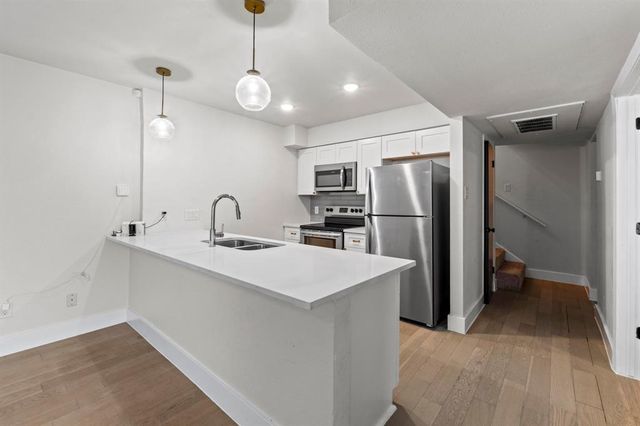 909 Reinli ST 101, Austin, TX 78751