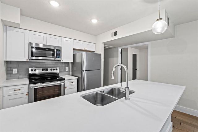 909 Reinli ST 101, Austin, TX 78751