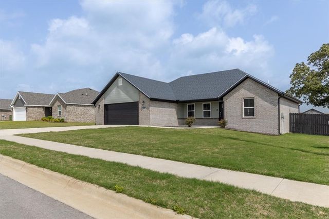 172 Brooke Street, Huntsville, AR 72740