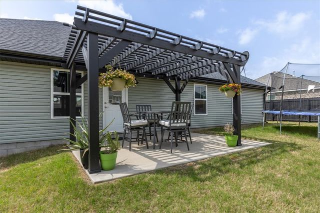 172 Brooke Street, Huntsville, AR 72740