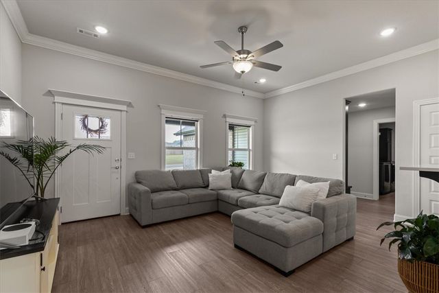 172 Brooke Street, Huntsville, AR 72740