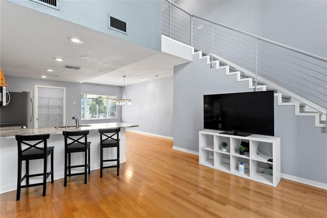 335 4TH AVENUE S, St Petersburg, FL 33701