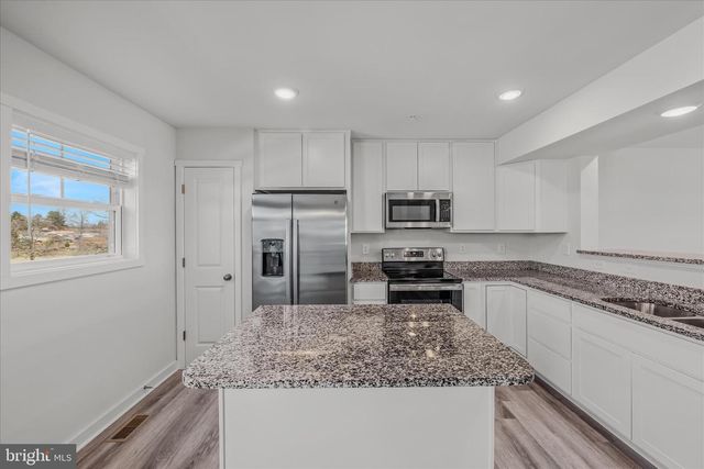 17 OLGA DR, Martinsburg, WV 25403