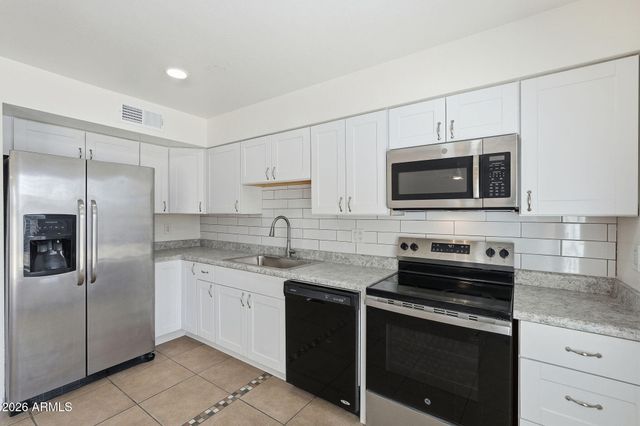 3427 E HELENA Drive, Phoenix, AZ 85032