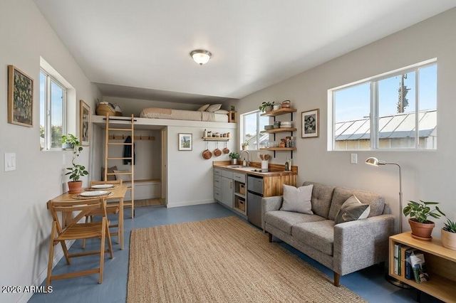 3427 E HELENA Drive, Phoenix, AZ 85032