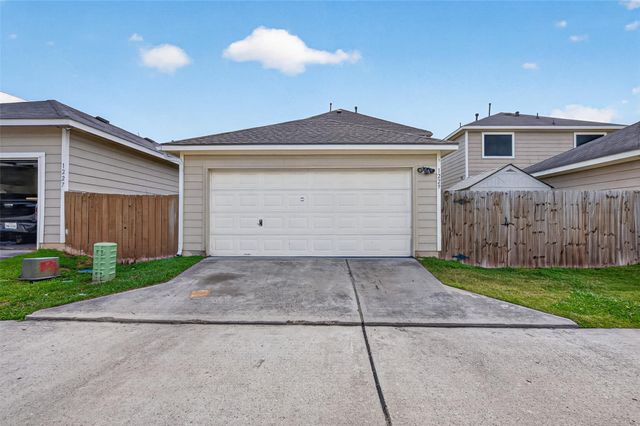 1229 Verde Trails Drive, Houston, TX 77073