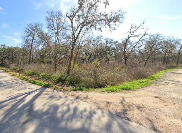 107 Forest Loop, Angleton, TX 77515