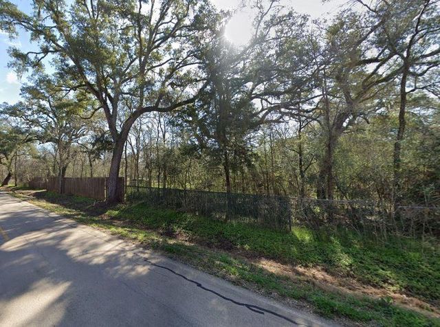 107 Forest Loop, Angleton, TX 77515