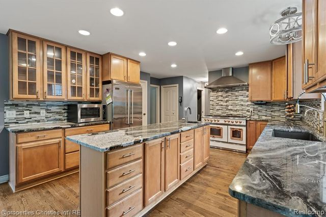 5720 Deerwood, Commerce Twp, MI 48382
