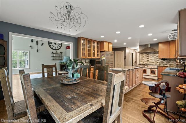 5720 Deerwood, Commerce Twp, MI 48382
