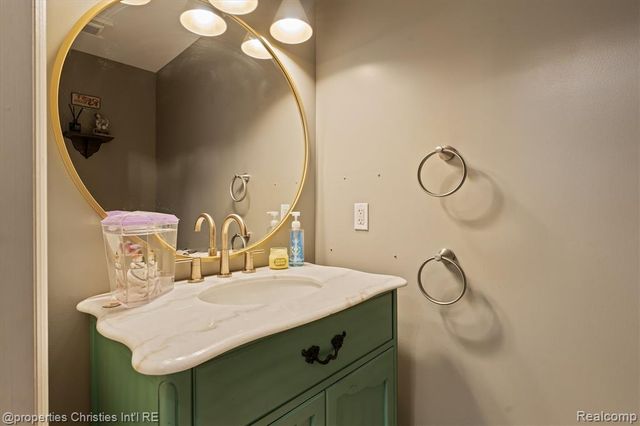 5720 Deerwood, Commerce Twp, MI 48382