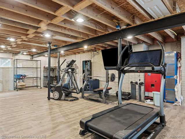 5720 Deerwood, Commerce Twp, MI 48382