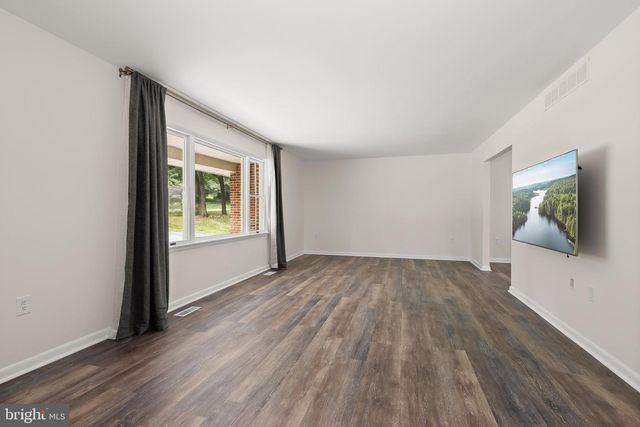 5686 FRENCH AVE, Sykesville, MD 21784