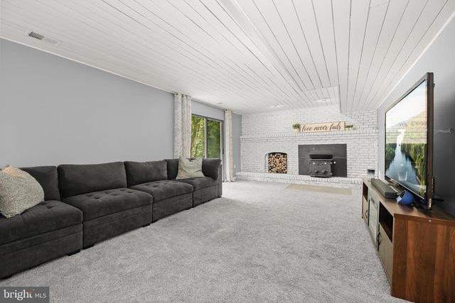 5686 FRENCH AVE, Sykesville, MD 21784