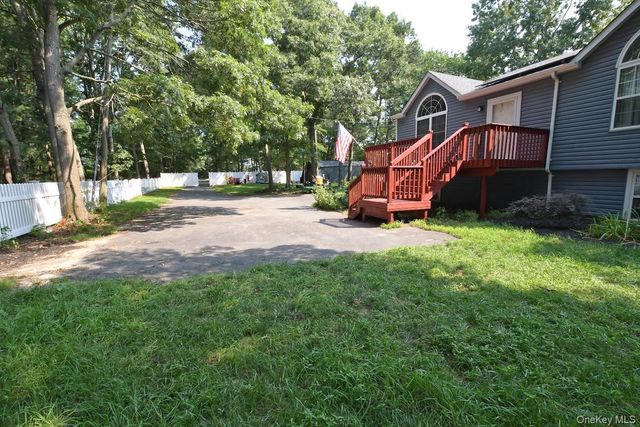 224C Country Road, Medford, NY 11763