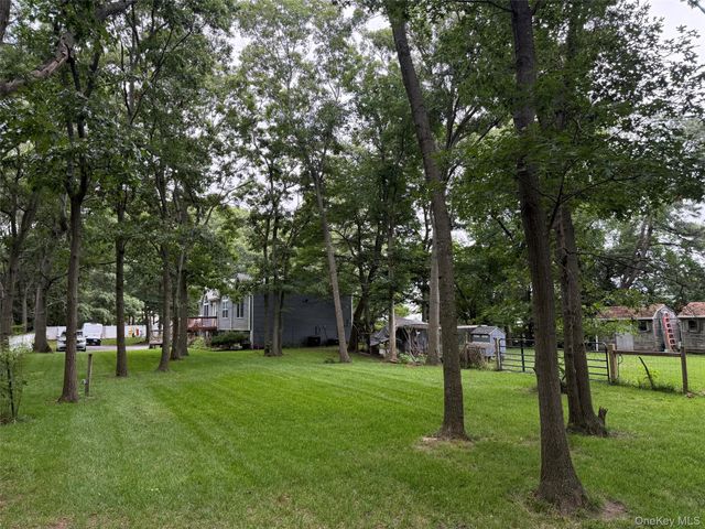 224C Country Road, Medford, NY 11763