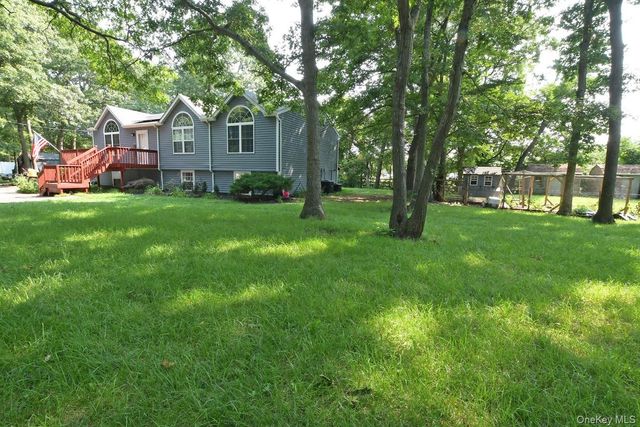 224C Country Road, Medford, NY 11763