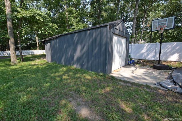 224C Country Road, Medford, NY 11763