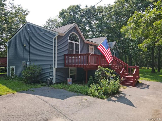 224C Country Road, Medford, NY 11763